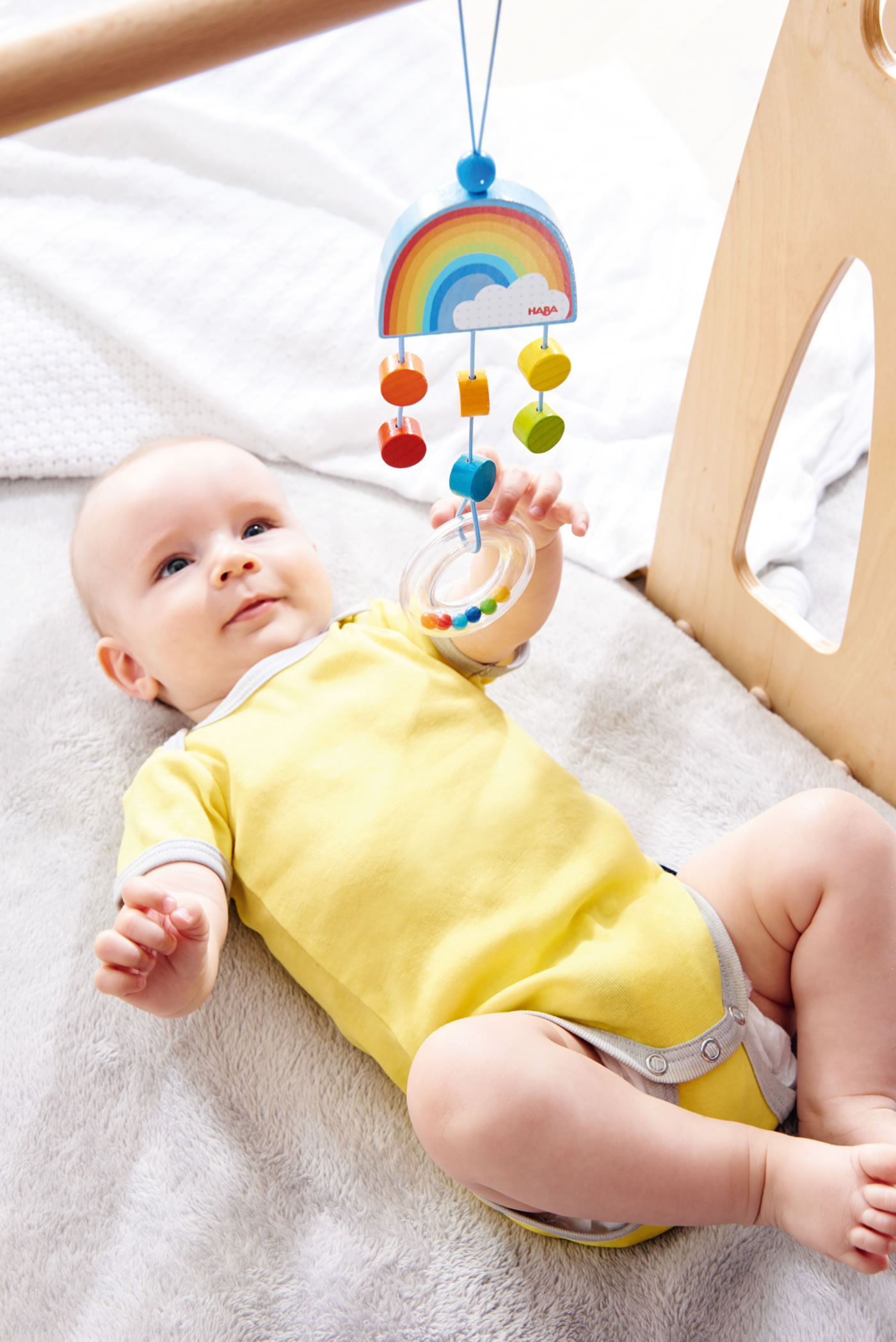 HABA Hängefigur Spiegelhase | 23 Cm, Mit Knistergeräusch & Spiegel - Baby-Spielzeug Für Kinderwagen & Bett