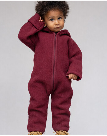 Halfen Strickerei Walk-Overall mit Kapuze aus Schurwolle GOTS - Cherry