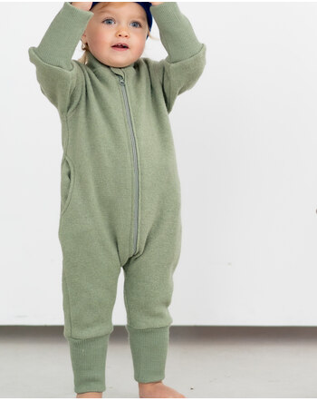 Halfen Strickerei Walk-Overall mit Kragen aus feiner Merinowolle - Sage 💚🌿