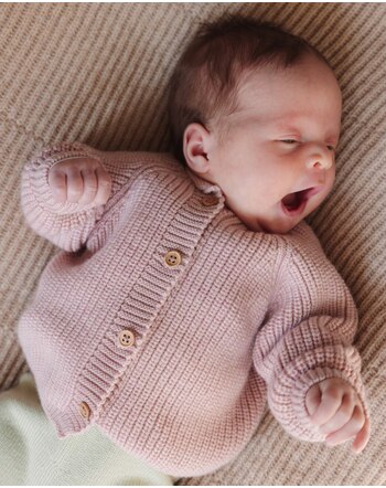 Hvid Baby-Strickjacke/Cardigan 'Inga' aus Merinowolle - Powder