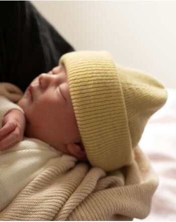 Hvid Neugeborenen-Mütze/Beanie Fonzie aus Merinowolle für 0-6 M.- Light Yellow
