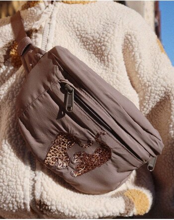 Konges Sløjd Bauchtasche 'Juno' mit Leopard-Stickerei - Walnut 🐆