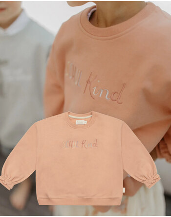 Leevje Sweatshirt mit 'Schulkind' mit Rüschen-Ärmeln aus Bio-Baumwolle - Terracotta