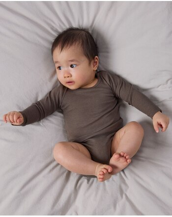 Name it Baby-Langarmbody aus Bio-Baumwolle und Modal mit Rippstruktur NBNKAB - Morel