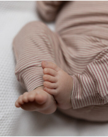 Petit Piao Baby-Leggings in Rippoptik aus Modal und Bio-Baumwolle - Rose/Off White