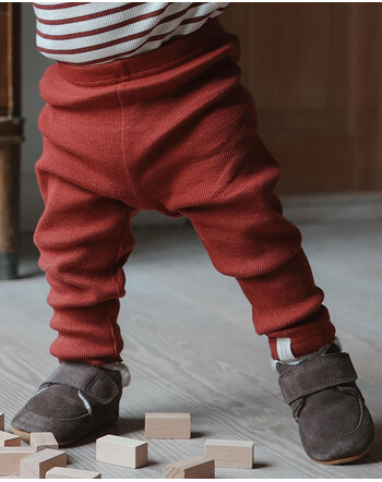 Petit Piao Leggings in Rippoptik aus Bio-Baumwolle und Modal - Syrah