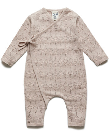 Puri Organic Ajourstrick-Wickeloverall aus Bio-Baumwolle/Seide - Cameo Rose