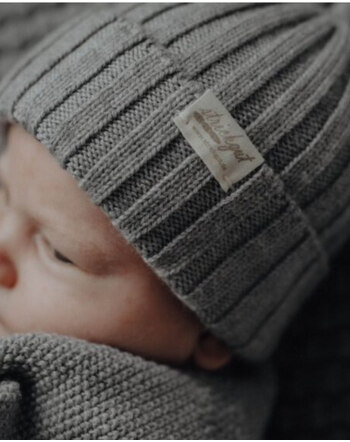 Strickgut Baby-Mütze gerippt aus Merinowolle - Grau