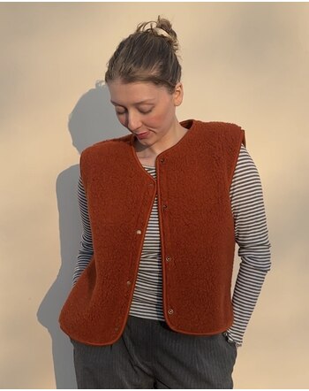 Wollbebi Woll-Weste 'Dotti' für Damen mit Druckknopfleiste aus Schurwolle - Rostrot 🧡