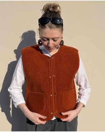 Wollbebi Woll-Weste 'Dotti' für Damen mit Druckknopfleiste aus Schurwolle - Rostrot 🧡