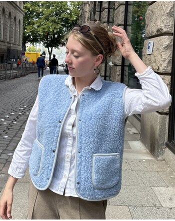 Wollbebi Woll-Weste 'Dotti' für Damen mit Taschen aus Schurwolle - Himmelblau
