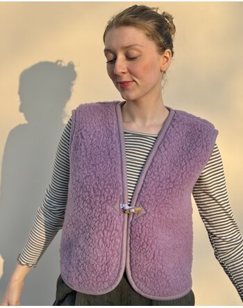 Wollbebi Woll-Weste 'Lilly' für Damen mit Knebelknopf aus Merinowolle - Lila 	💜