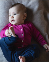 engel-baby-cardigan-aus-schurwolle-und-seide-himbeere
