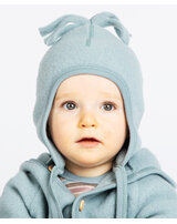 engel-baby-muetze-mit-bindeband-aus-100-schurwoll-fleece-bergblau-melange
