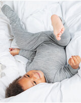 engel-baby-schlafoverall-mit-beinumschlag-schurwolle-und-seide-hellgrau-mela