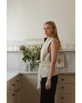 halfen-strickerei-damen-walk-weste-guertel-bio-schurwolle-greige
