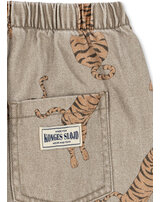 konges-sljd-jeanshose-magot-mit-allover-print-aus-bio-baumwolle-tiger