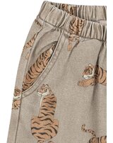konges-sljd-jeanshose-magot-mit-allover-print-aus-bio-baumwolle-tiger