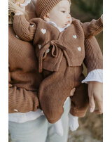 leevje-baby-wickel-strickjacke-herz-stickereien-bio-baumwolle-pecan