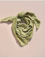 lilano-dreieckstuch-laetzchen-ringel-merinowolle-seide-kiwi-khaki