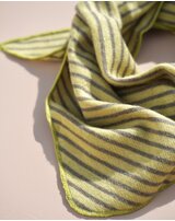 lilano-dreieckstuch-laetzchen-ringel-merinowolle-seide-kiwi-khaki