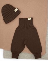 strickgut-baby-muetze-gerippt-aus-merinowolle-schoko