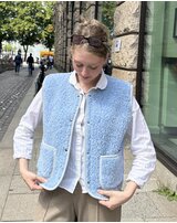 wollbebi-woll-weste-dotti-fuer-damen-mit-taschen-aus-schurwolle-himmelblau