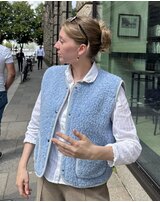 wollbebi-woll-weste-dotti-fuer-damen-mit-taschen-aus-schurwolle-himmelblau